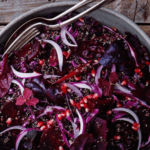 Rod vintersalat med rodbeder, quinoa og granataeble
