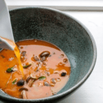 Tom yam med rejer og bogehatte