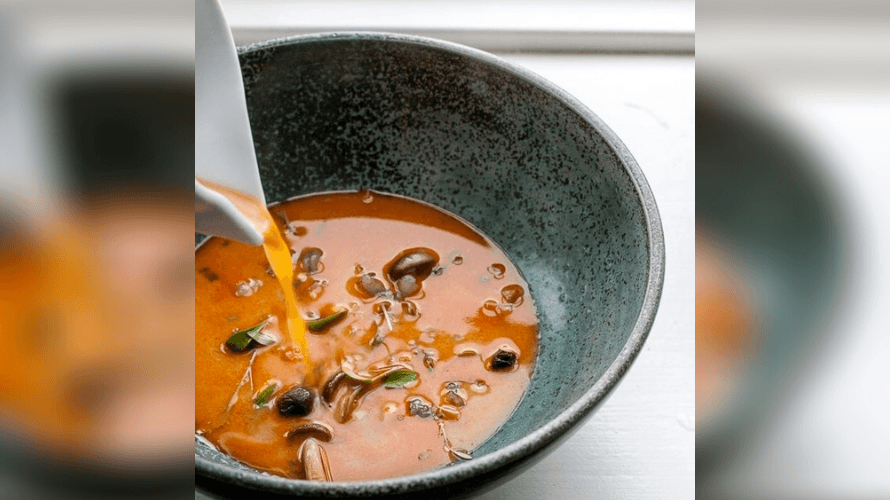 Tom yam med rejer og bøgehatte