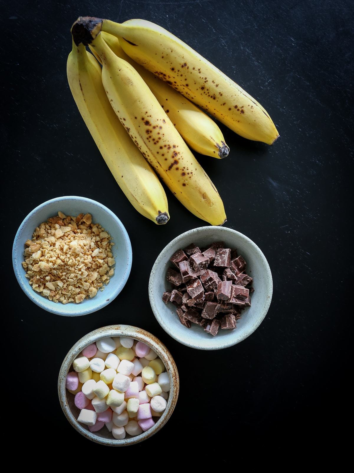 indre Precipice forbinde Grillede bananer med chokolade, skumfiduser og peanuts - Foodfanatic.dk