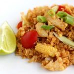 Thailandske stegte ris med kylling (khao pad)