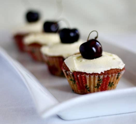 Kirsebærmuffins med smørcreme