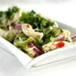 Yam pla muk (thailandsk salat med blæksprutte)