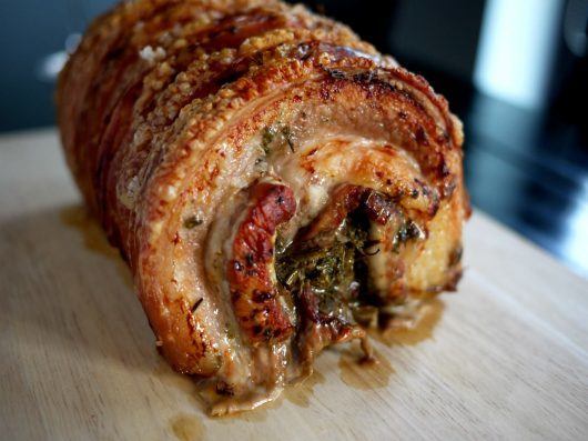 øjenbryn Bourgogne Fødested Porchetta - langtidsstegt italiensk rullesteg med friske urter -  Foodfanatic.dk