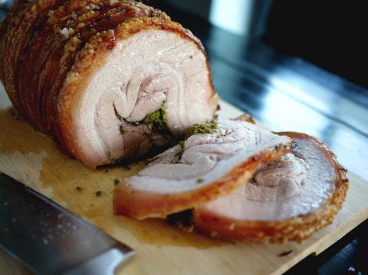 Porchetta - langtidsstegt italiensk rullesteg med friske urter