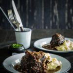 Braiserede oksekæber à la Bourguignon