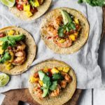 Tacos med stegte rejer og mangosalsa