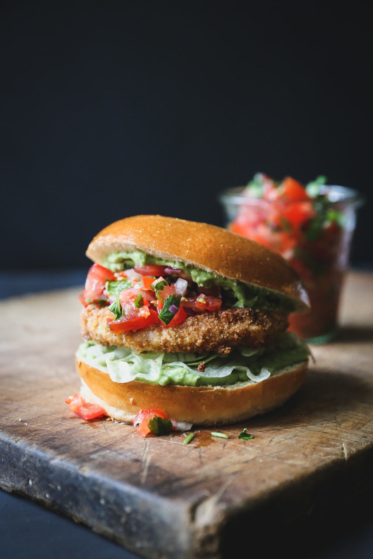 Vegetarburger med guacamole - Foodfanatic.dk