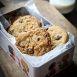 Cookies med chokolade, peanuts og flagesalt