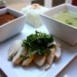 Thailandsk kylling med ris, suppe og dip (khao man gai)