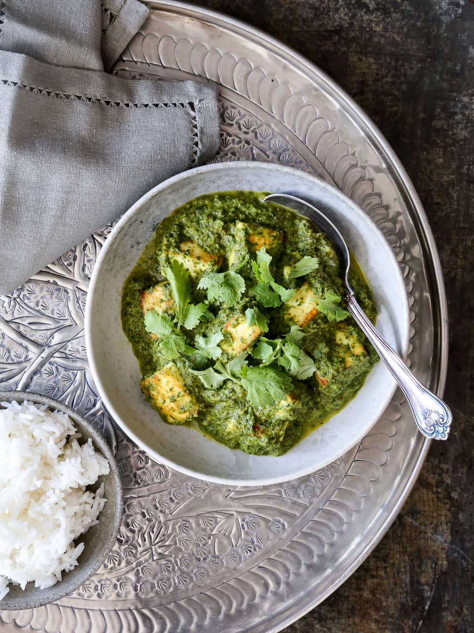 Palak paneer - indisk klassiker med paneer, spinat og ingefær