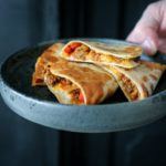 Quesadillas med oksekød og tomatsalsa med avocado