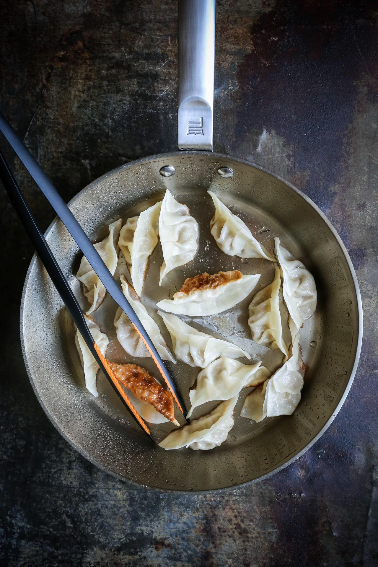 stegte dumplinger med svinekød