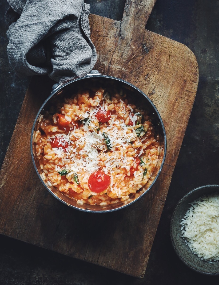 tomatrisotto med frisk basilikum