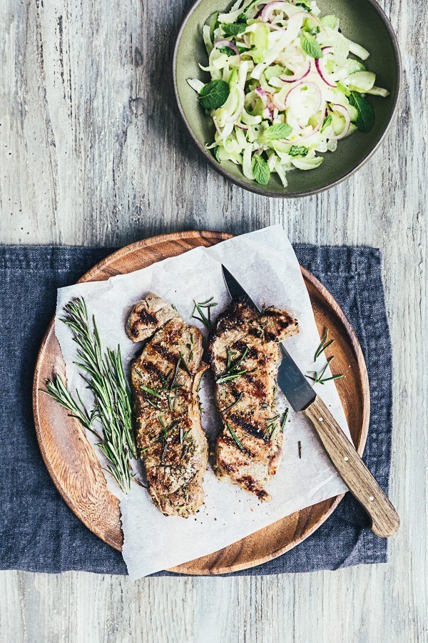 Marineret grillbøf med salat