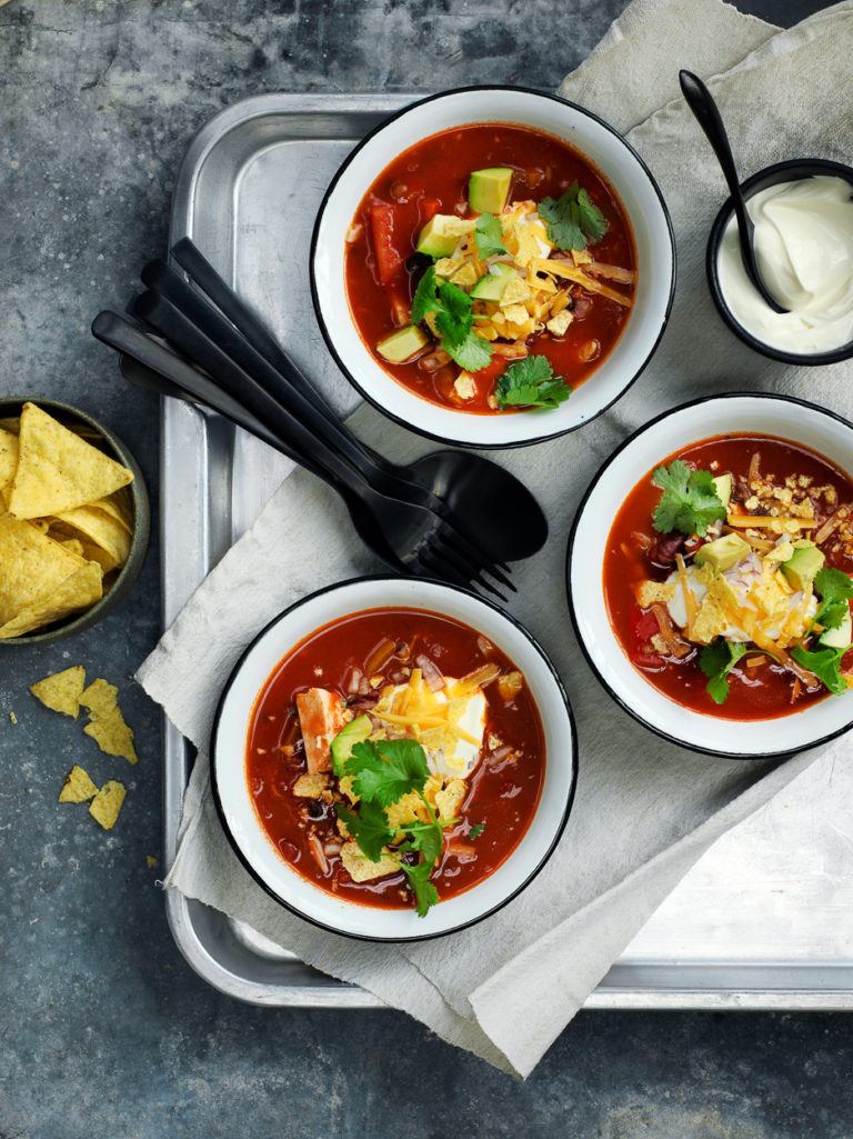 Mexicansk gryde med kylling og tortillachips