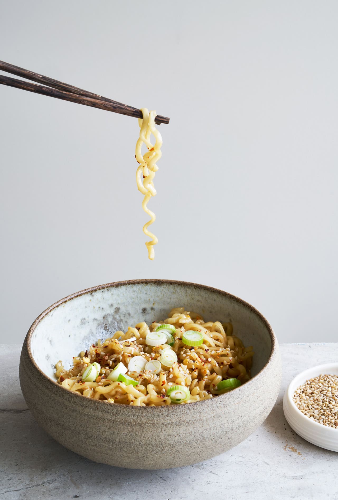 Instant ramen med æg, soja og chili